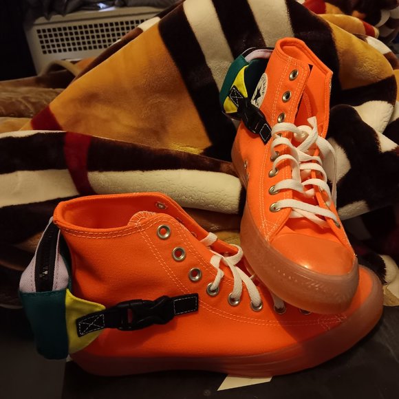 Brand new converse (never worn) - Picture 2 of 2